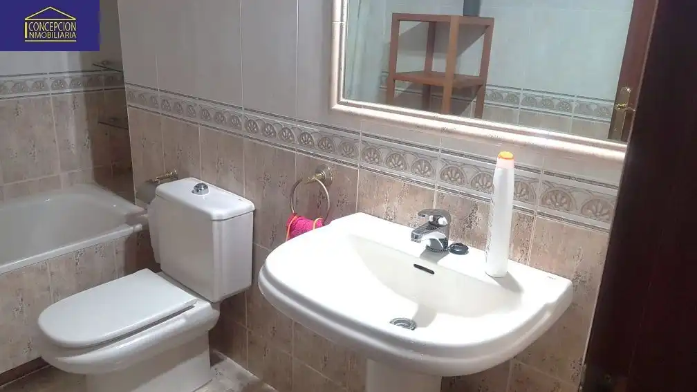 Badezimmer von Wohnungen zur Miete in Córdoba mit Klimaanlage, Heizung und Möbliert