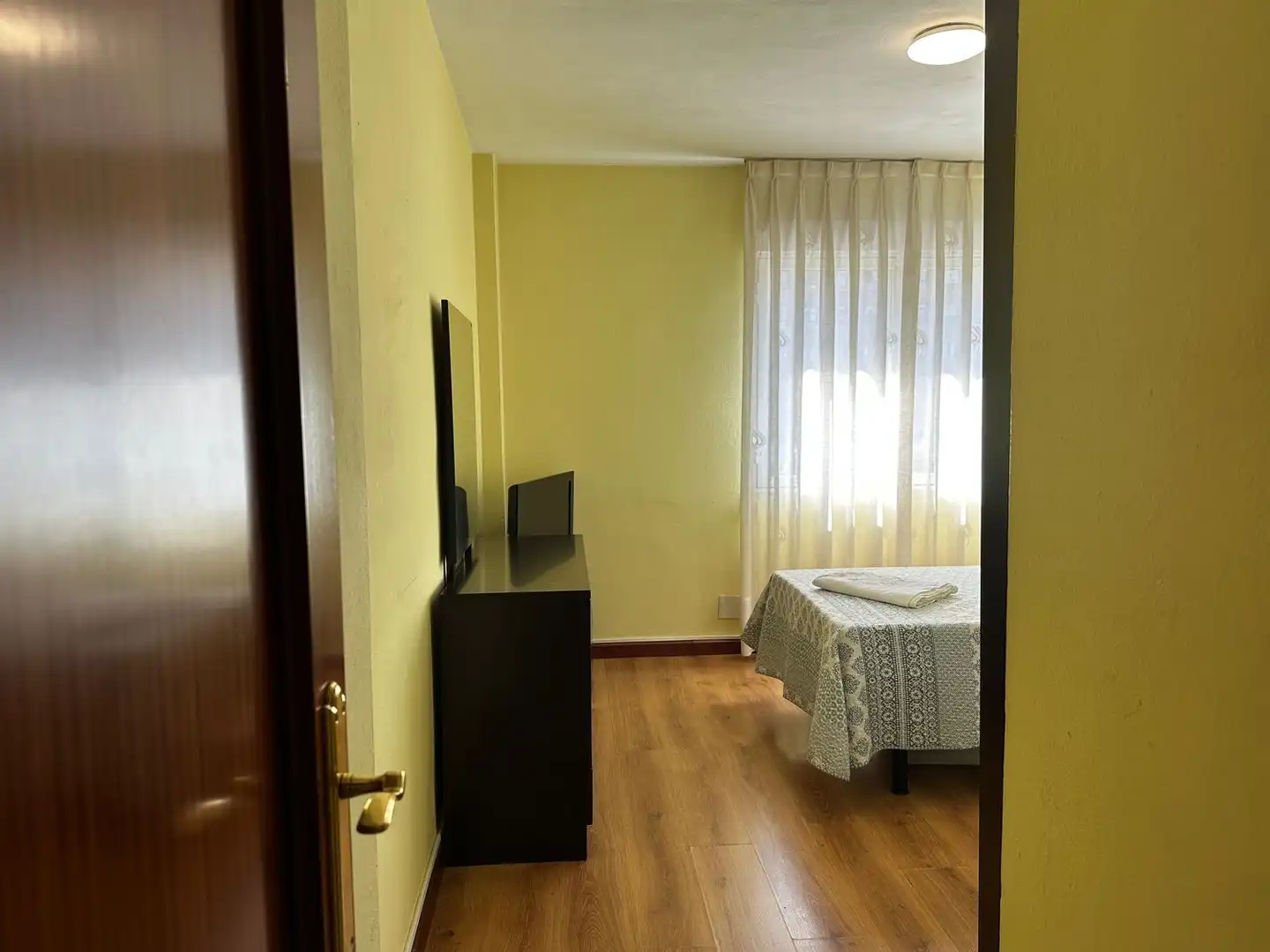 Habitación de Piso en venta en Gijón  con Calefacción, Terraza y Piscina