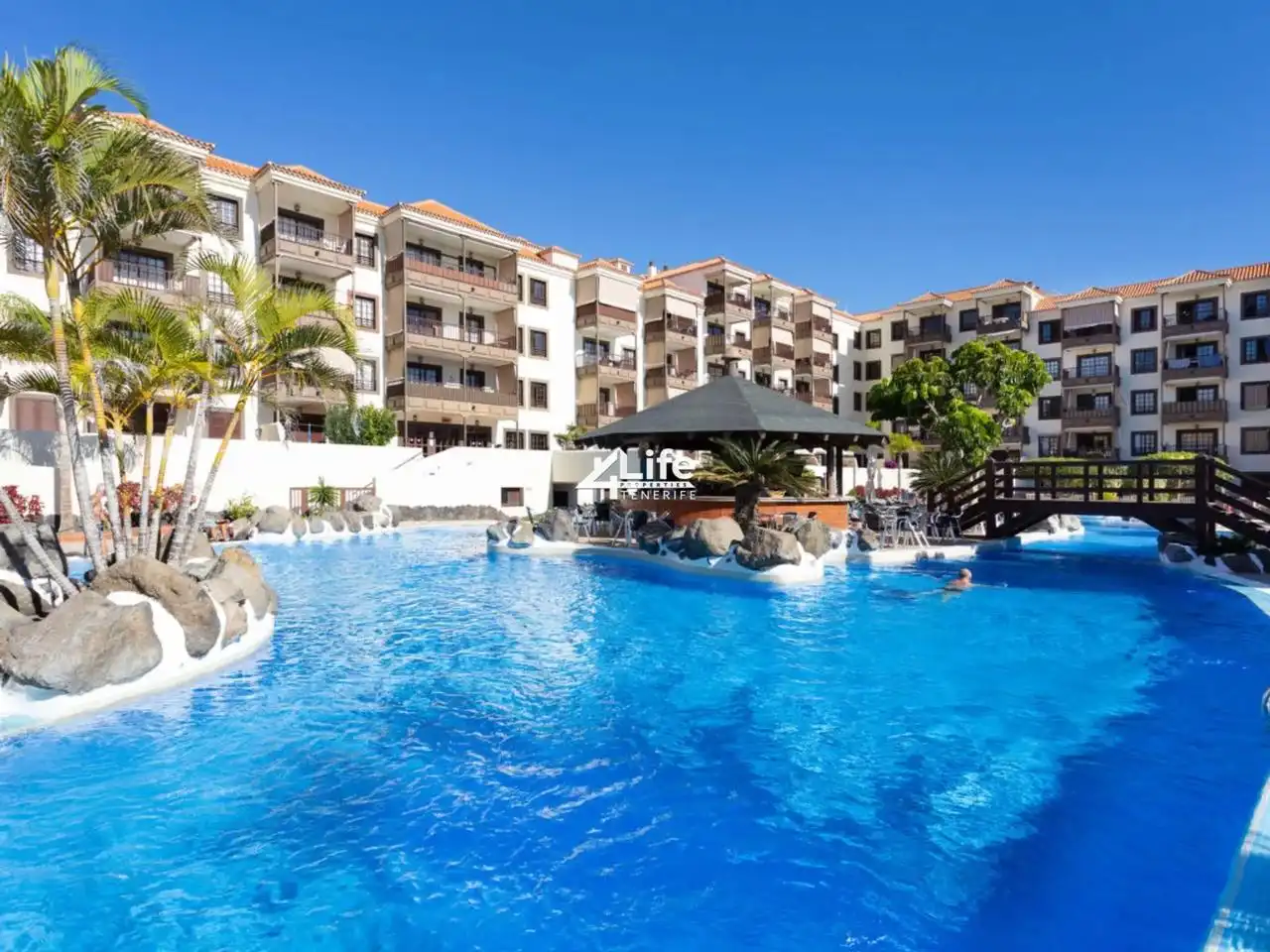 Apartment with pool for sale in Calle Odisea