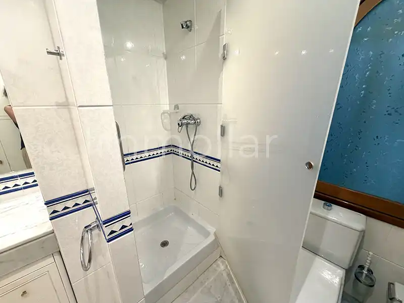 Bathroom of Attic for rent in Barcelona  with Air Conditioner, Heating and Parquet flooring