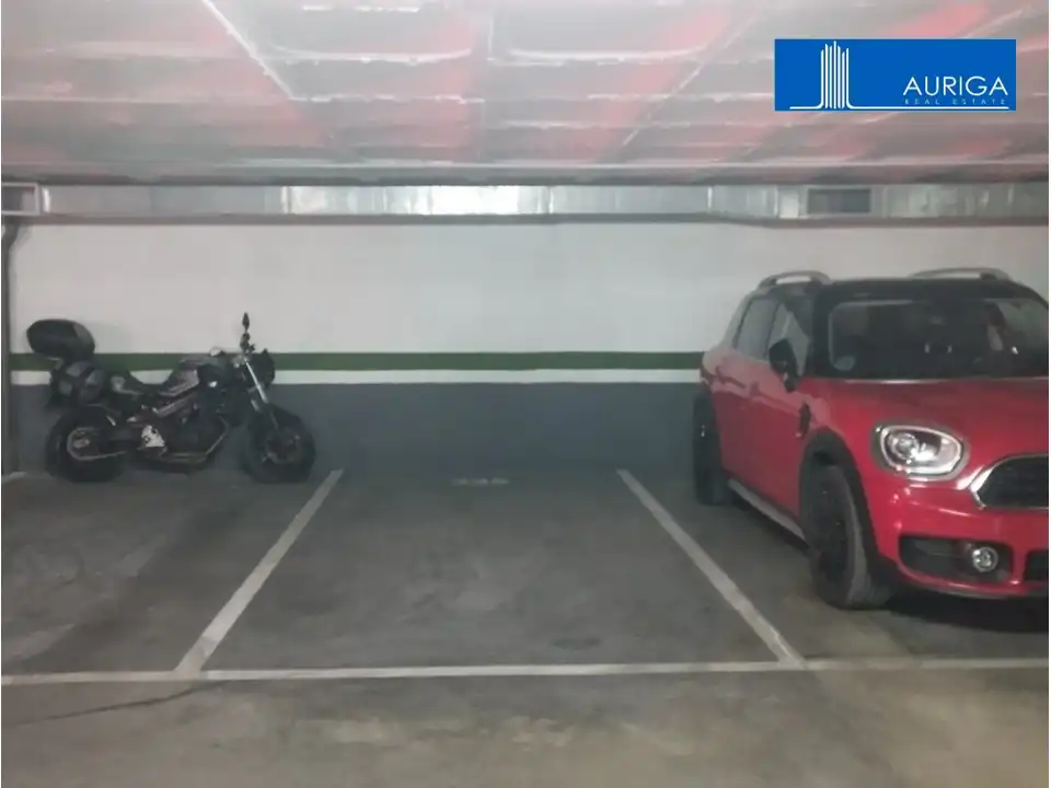 Parkplatz von Garage zur Miete in Madrid