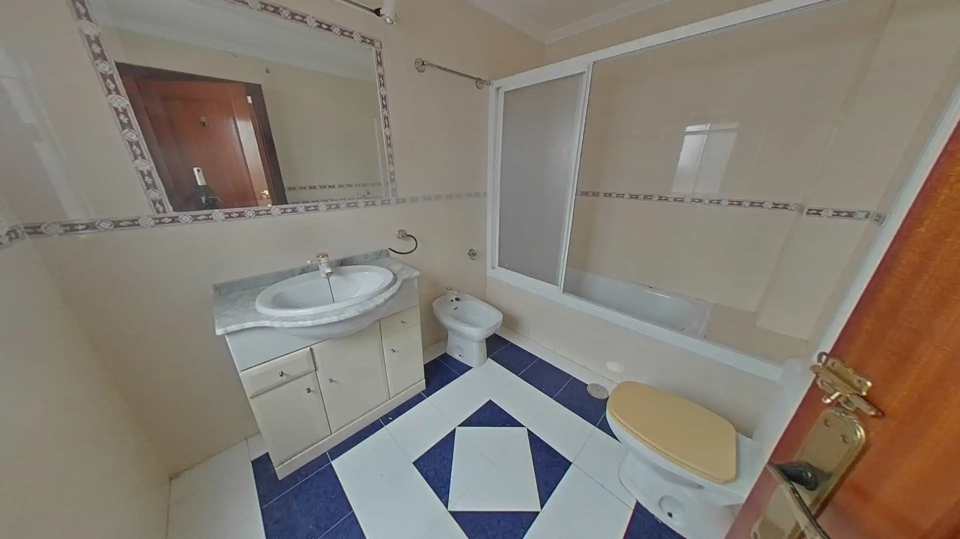 Baño de Piso en venta en Lopera con Terraza