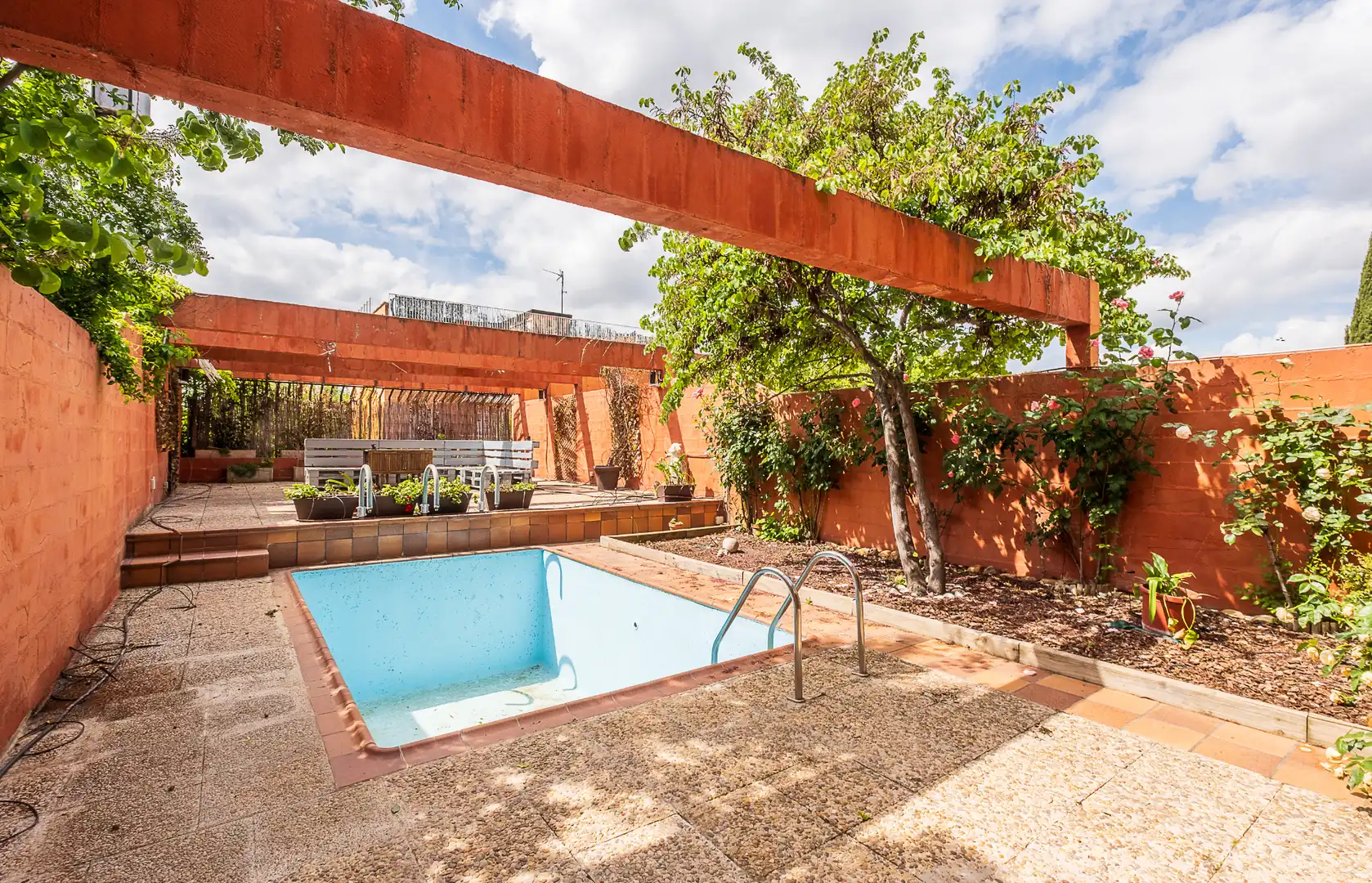 Piscina de Casa adosada en venta en Madrid