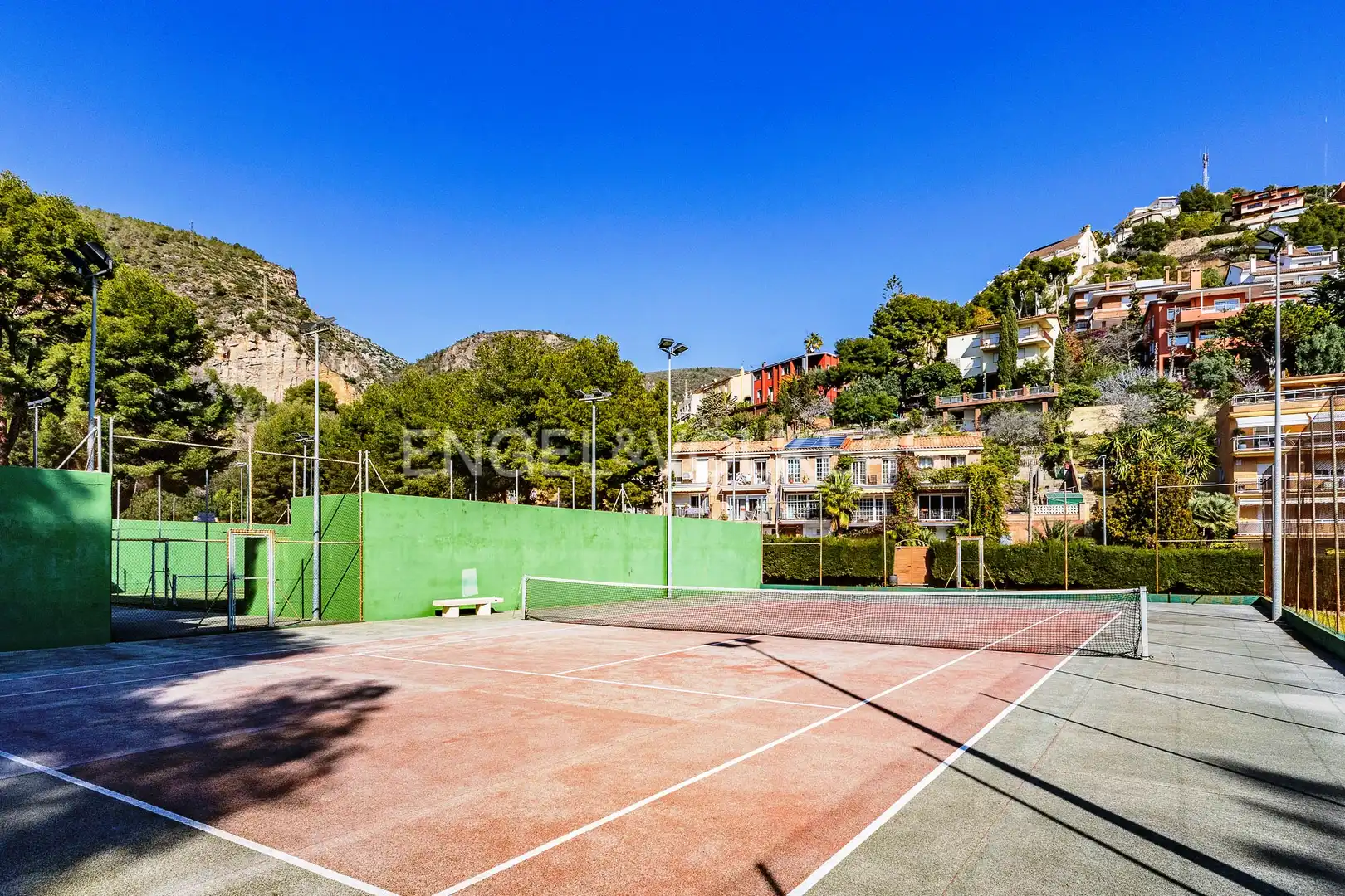 Außenansicht von Maisonette zum Verkauf in Sitges mit Klimaanlage, Heizung und Terrasse