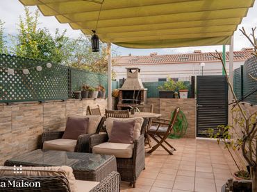 Casa a schiera con balcone in vendita a Carrer de Les Colónies