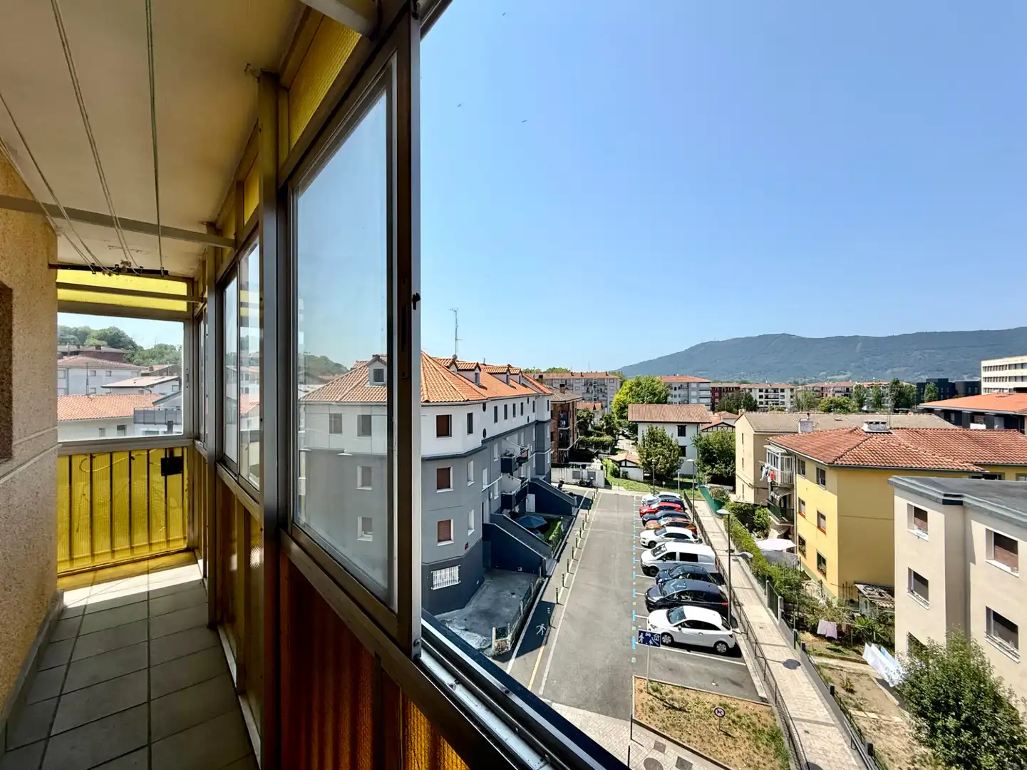 Vista exterior de Pis en venda en Irun  amb Moblat i Balcó
