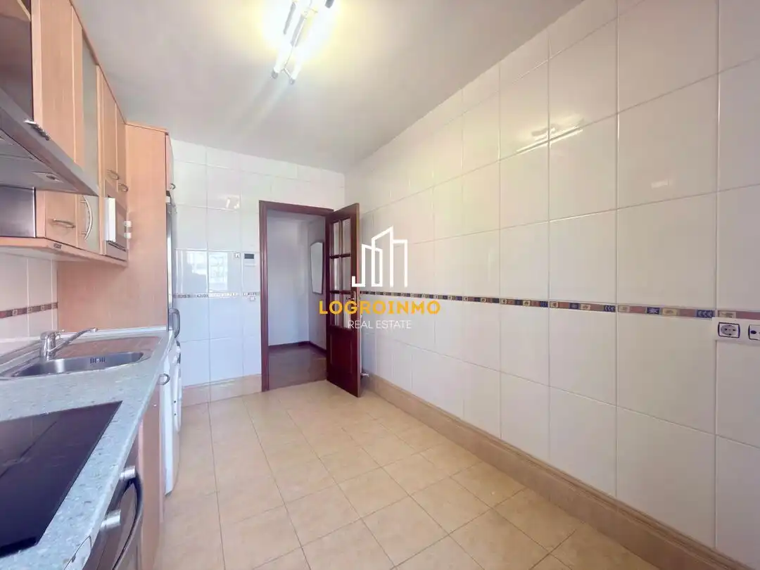 Vista exterior de Piso en venta en  Logroño con Calefacción, Trastero y Balcón