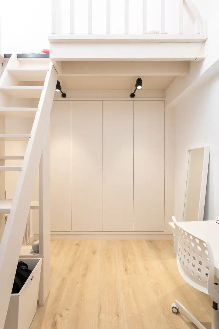Schlafzimmer von Dachboden zum Verkauf in Figueres mit Klimaanlage, Heizung und Parkett