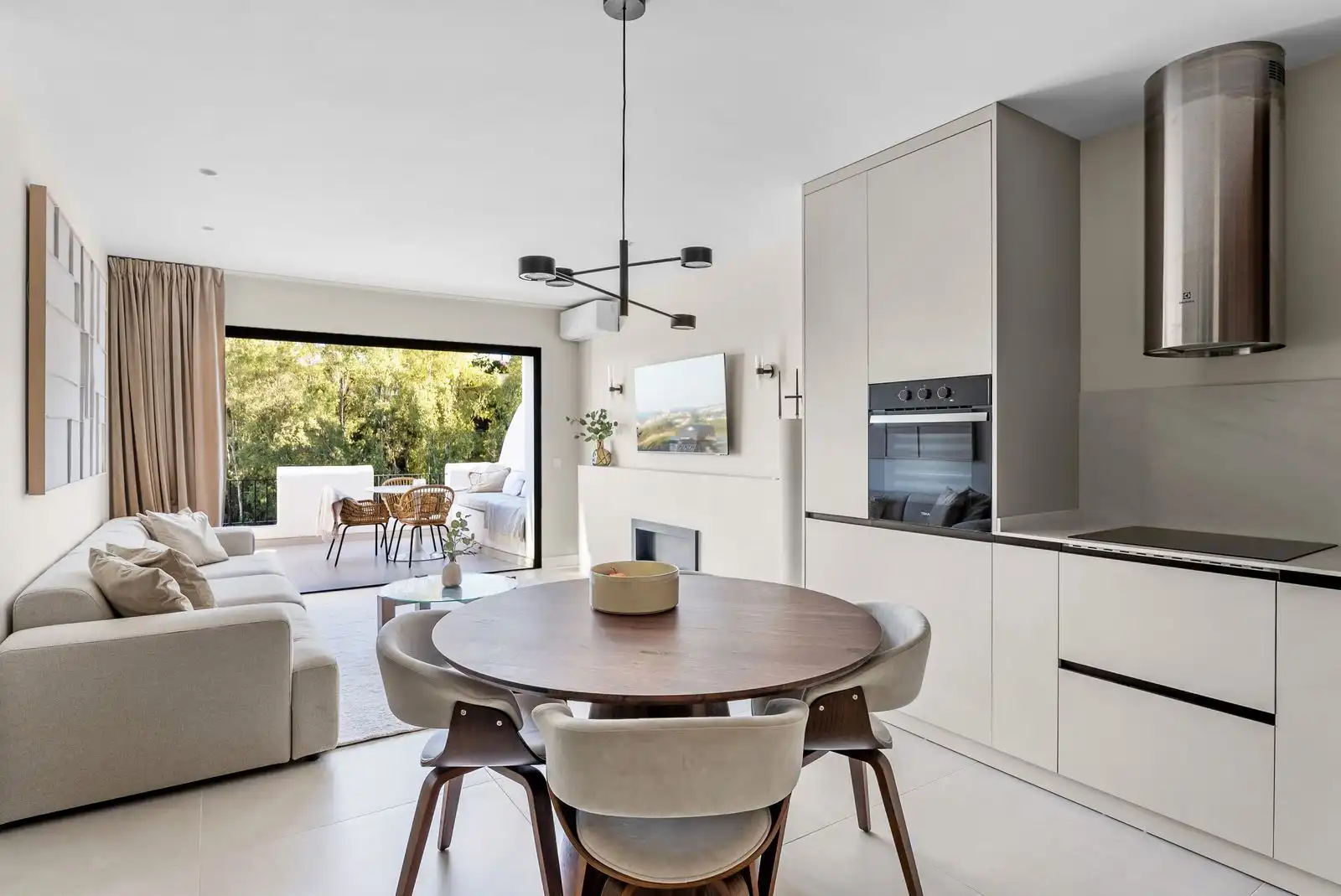 Dining room of Flat for sale in Benahavís  with Air Conditioner, Terrace and Furnished