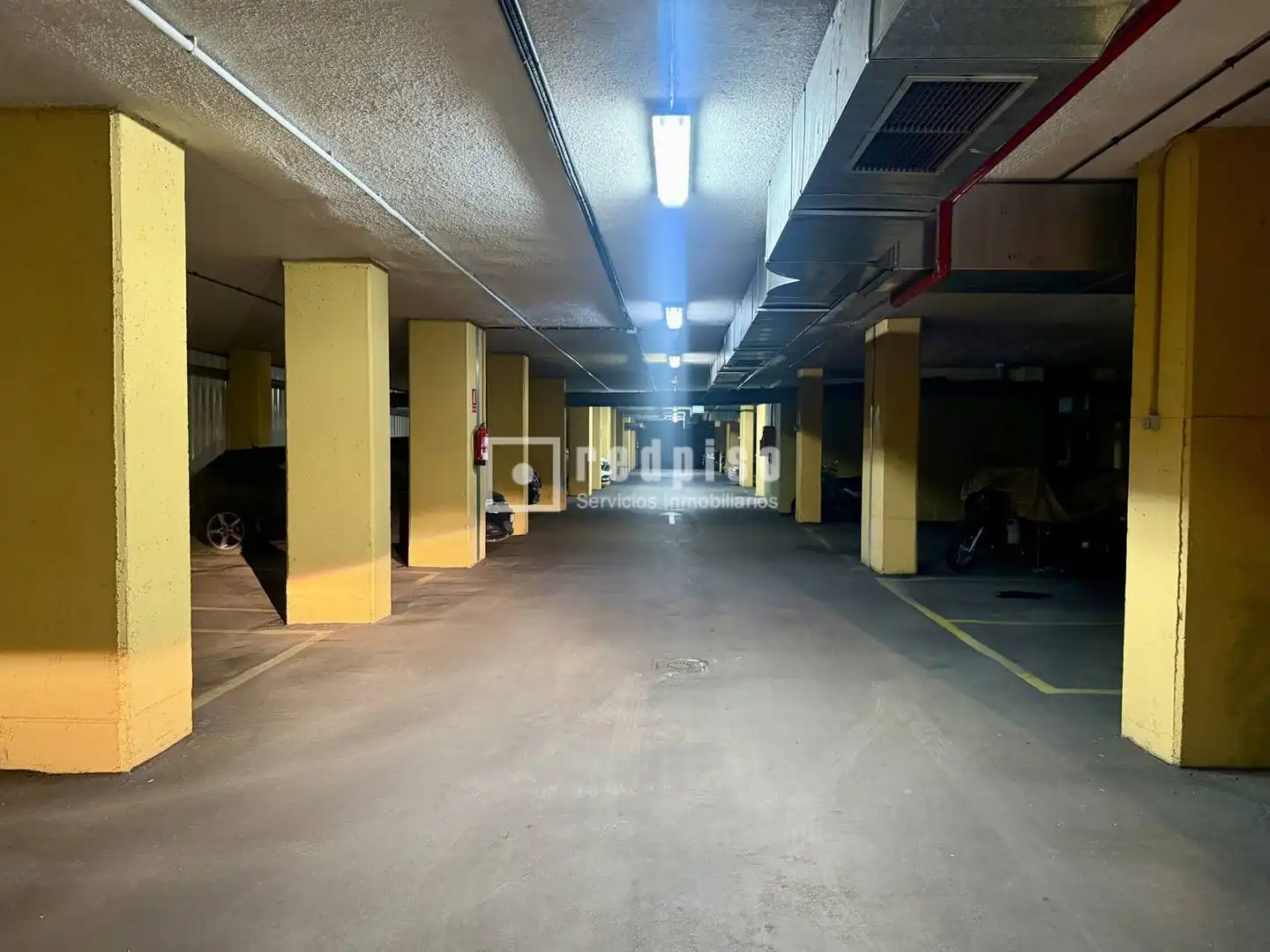 Parking de Piso en venta en Madrid con Aire acondicionado, Calefacción y Jardín privado