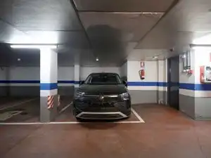 Aparcament de Pis en venda en Pozuelo de Alarcón amb Traster, Alarma i Piscina comunitària