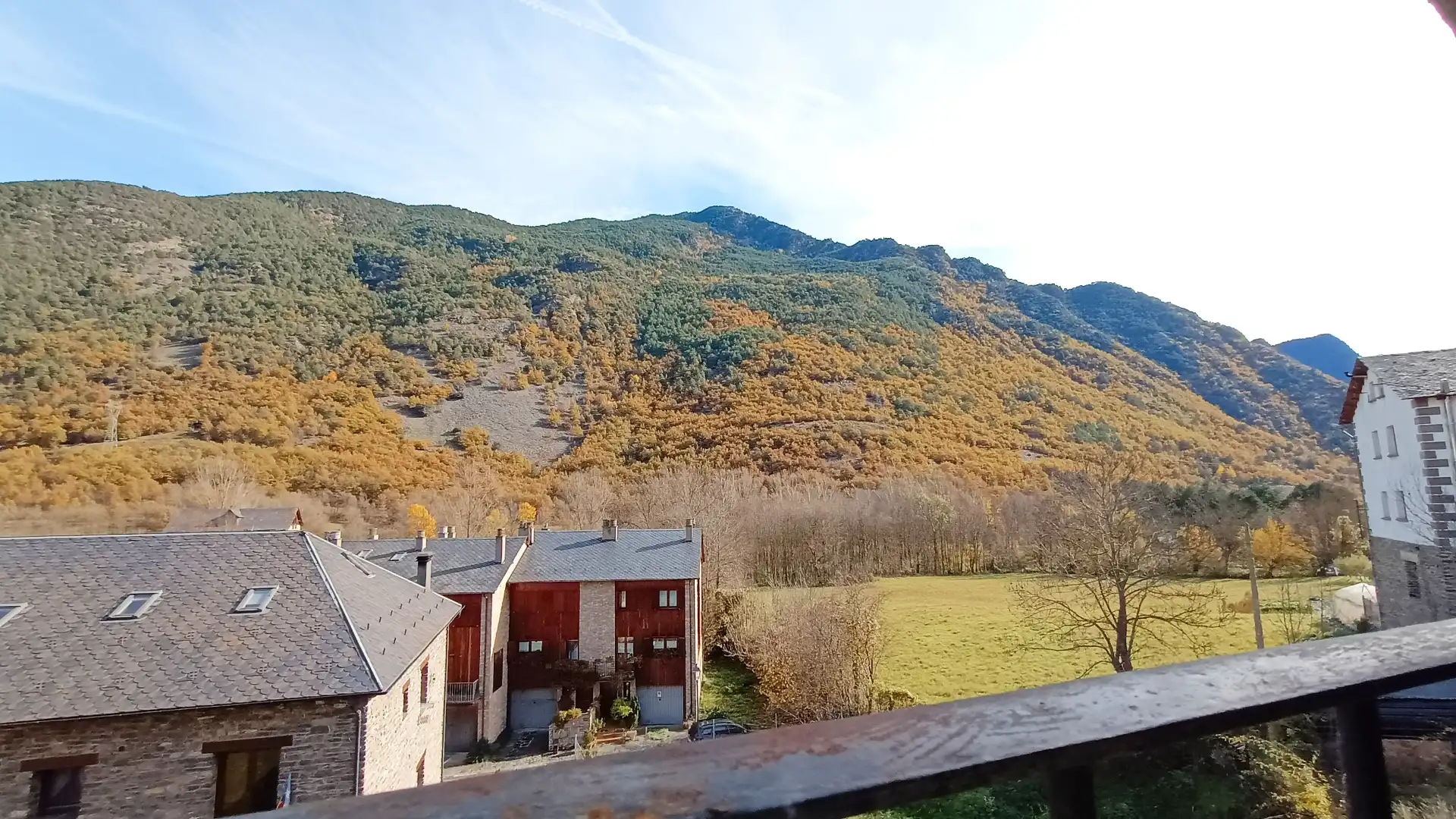 Vista exterior de Casa o xalet en venda en Vall de Cardós amb Jardí privat