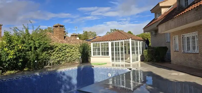 Swimming pool of Houses for sale in Villaviciosa de Odón  with Air Conditioner, Heating and Terrace