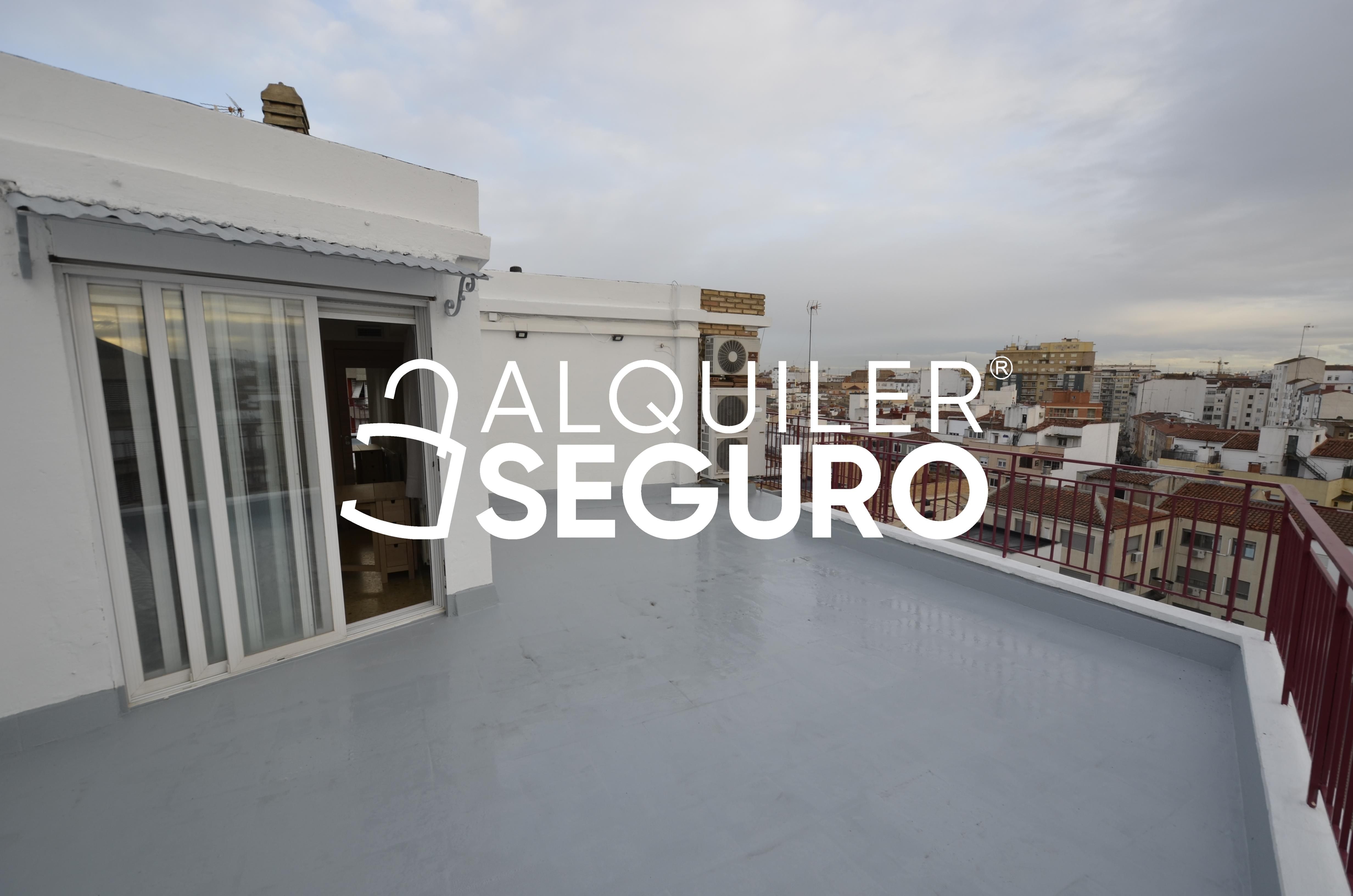 Terrassa de Pis de lloguer en  Zaragoza Capital amb Aire condicionat, Calefacció i Terrassa