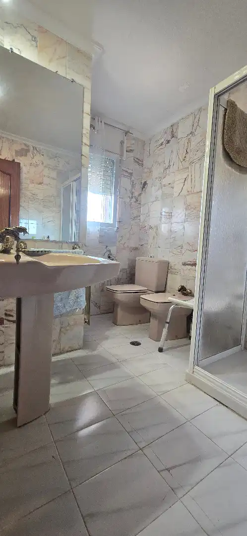 Bany de Casa o xalet en venda en Villacastín amb Calefacció, Jardí privat i Balcó