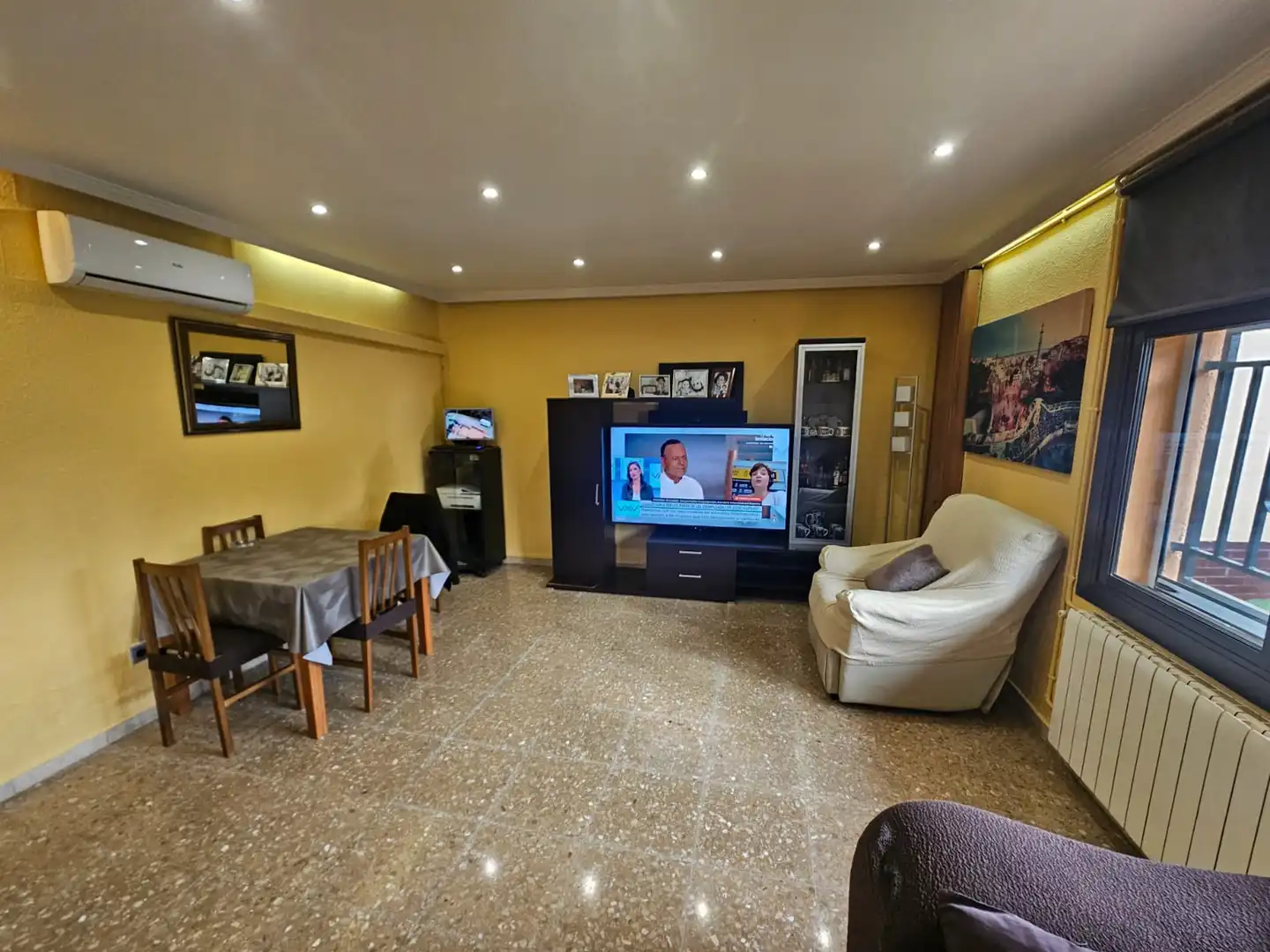 Sala d'estar de Casa o xalet en venda en Rubí amb Aire condicionat, Calefacció i Jardí privat