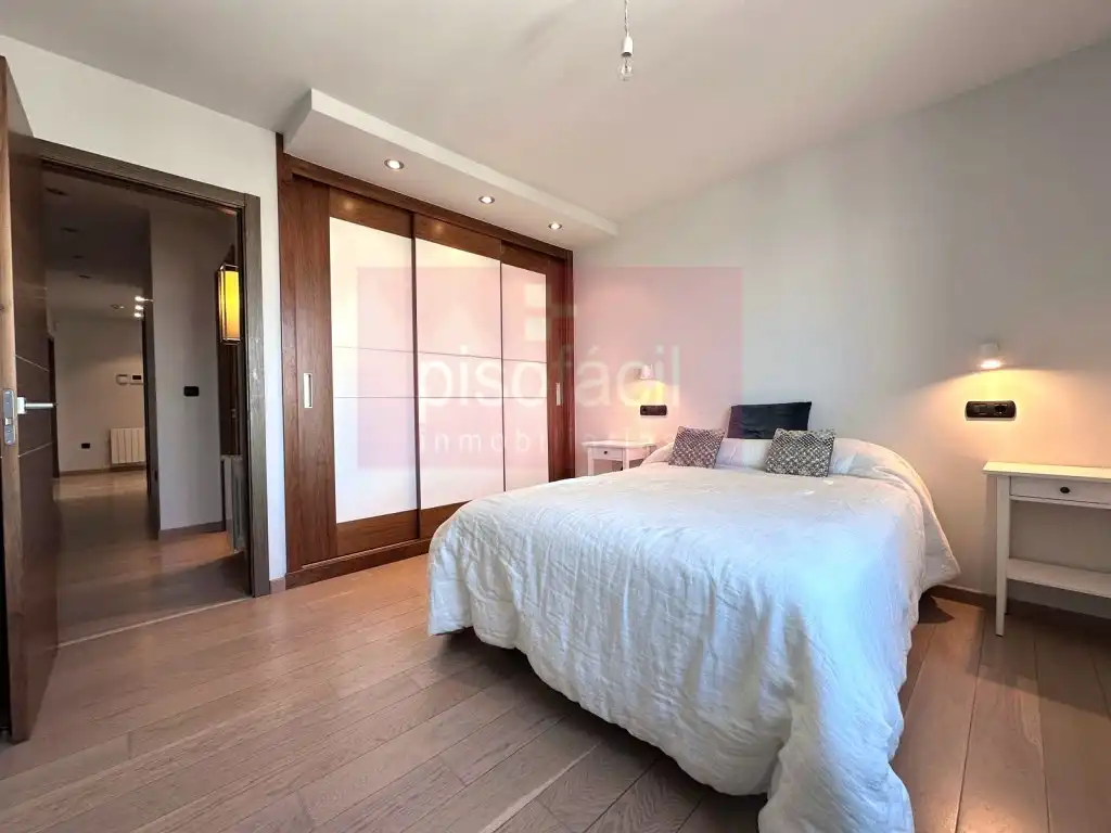 Bedroom of Flat for rent in Lugo
