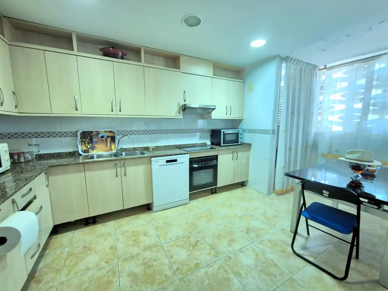 Cuina de Casa o xalet en venda en Alicante / Alacant amb Aire condicionat, Jardí privat i Terrassa