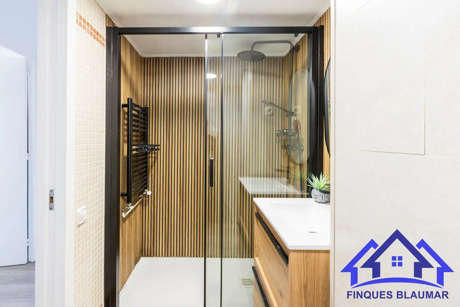Bathroom of Flat for sale in Arenys de Mar  with Air Conditioner, Heating and Terrace