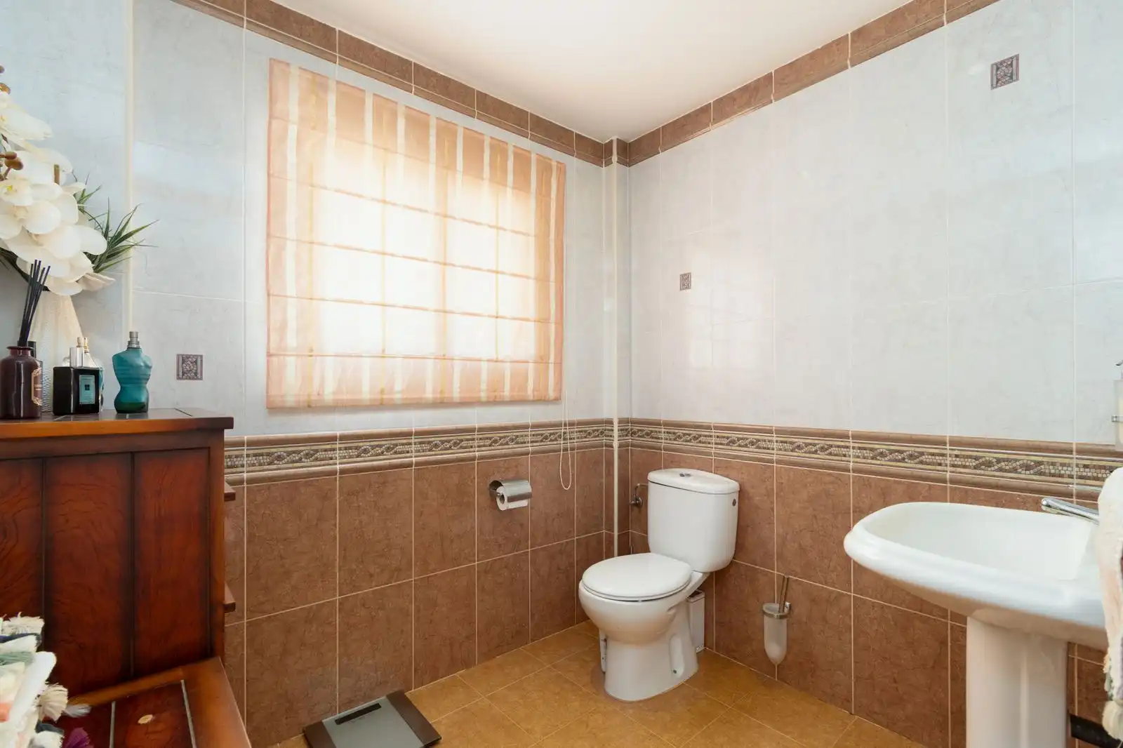 Badezimmer von Einfamilien-Reihenhaus zum Verkauf in Mijas mit Klimaanlage, Terrasse und Abstellraum