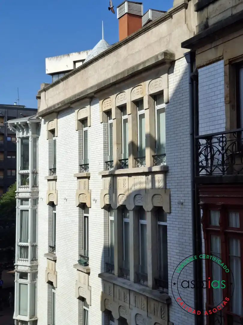 Vista exterior de Pis en venda en Gijón  amb Calefacció