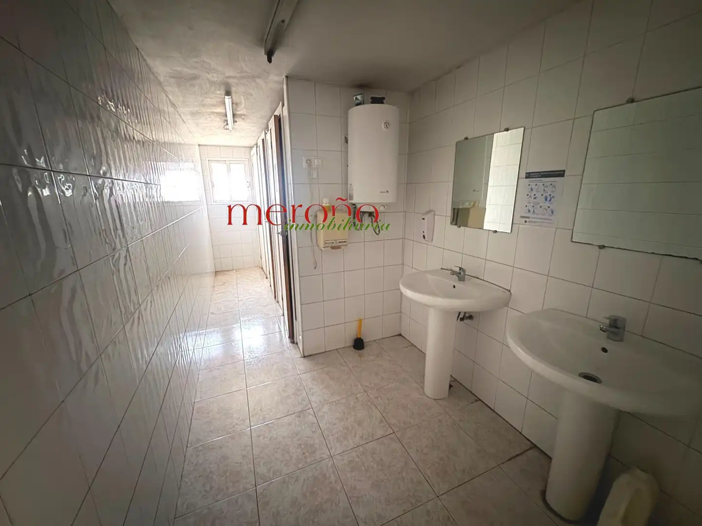Bathroom of Industrial buildings for rent in Crevillent