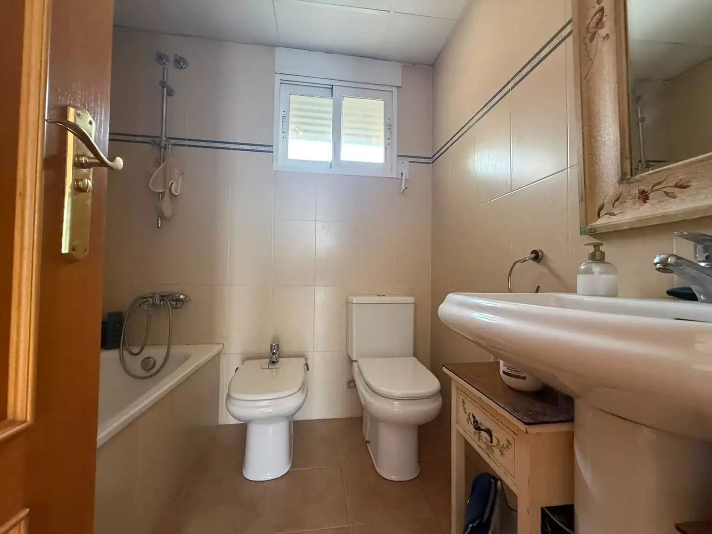 Bany de Casa o xalet en venda en La Pobla de Vallbona amb Aire condicionat, Calefacció i Jardí privat