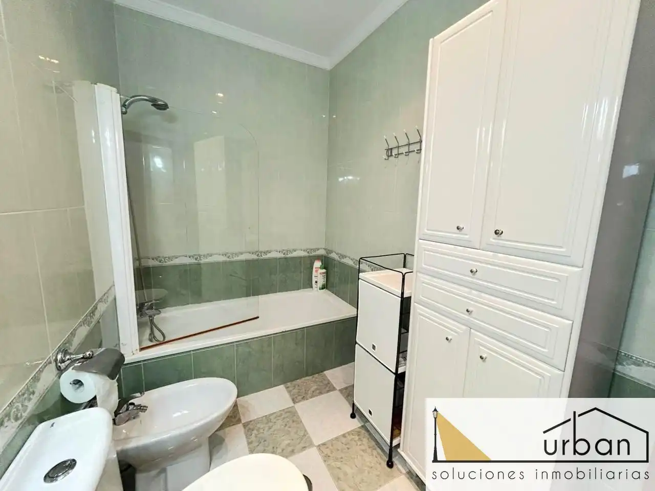 Badezimmer von Haus oder Chalet zum Verkauf in Chipiona mit Klimaanlage, Privatgarten und Terrasse