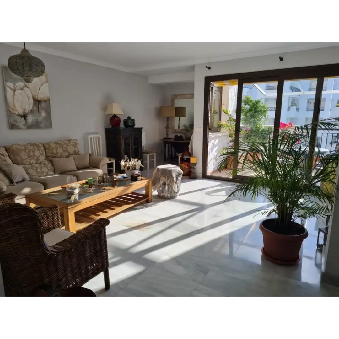 Apartament amb piscina en venda a Nueva Andalucía, imagen 2