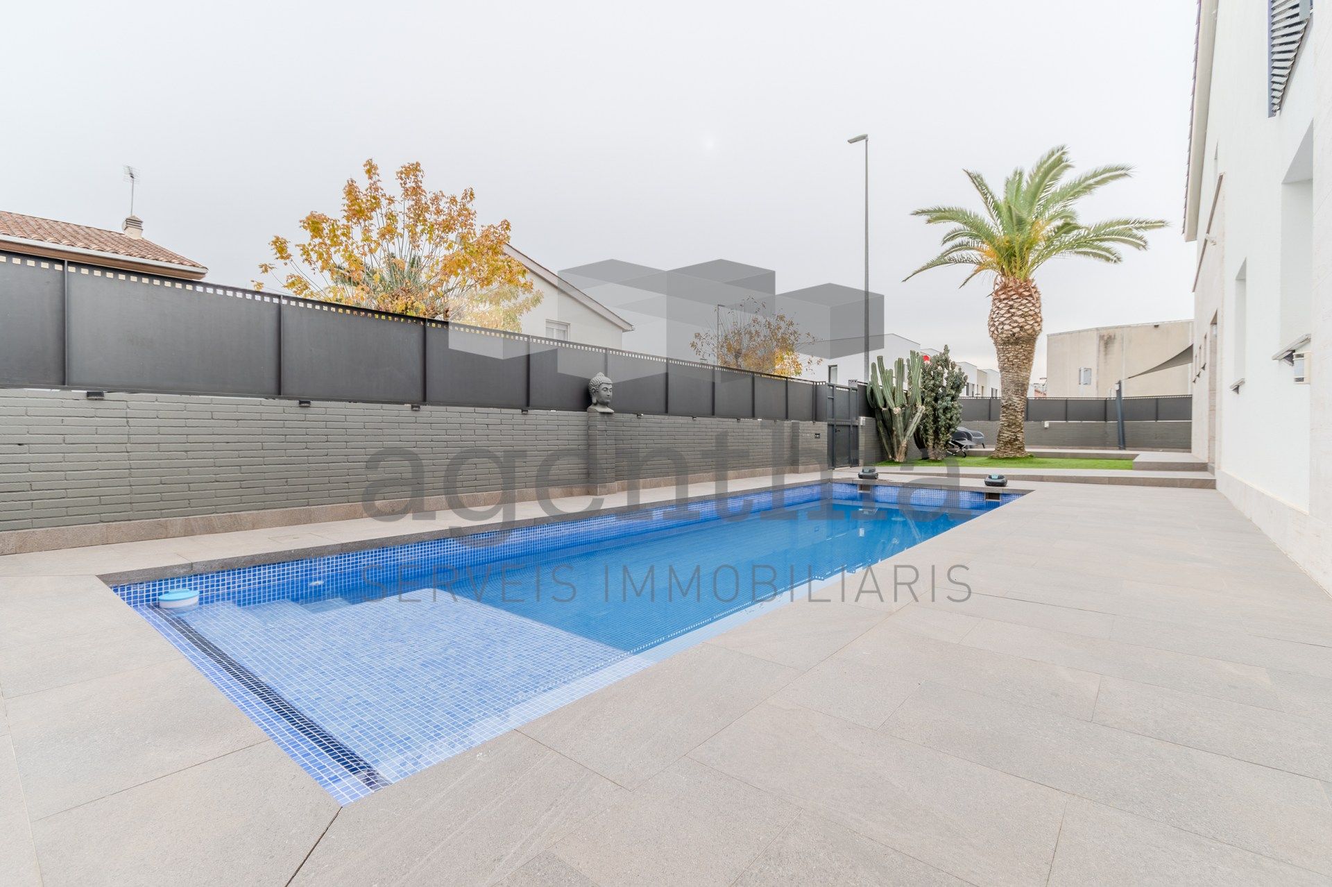 Piscina de Casa adosada en venta en Vilablareix con Aire acondicionado, Calefacción y Terraza