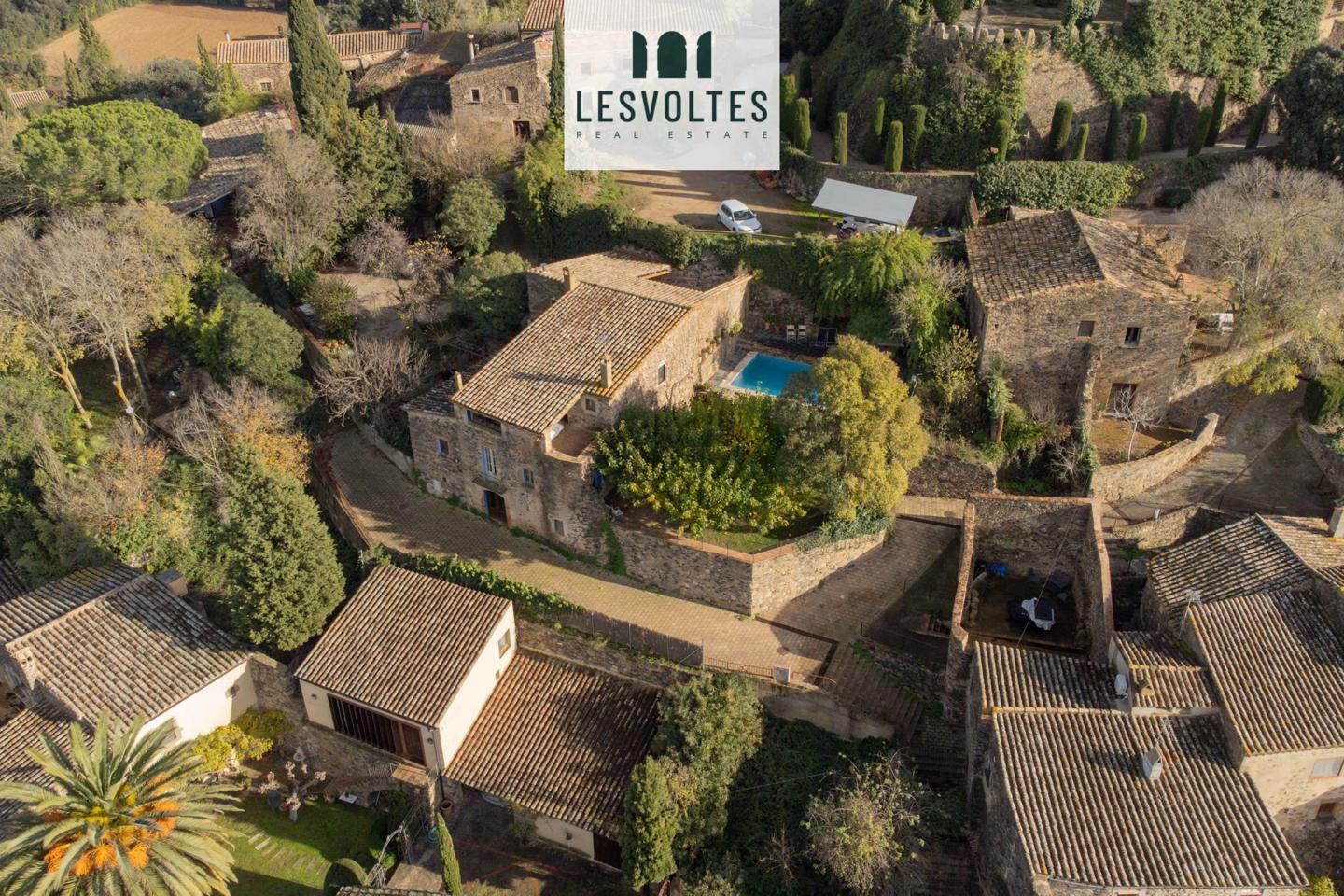 Vista exterior de Casa o xalet en venda en Foixà amb Aire condicionat, Jardí privat i Terrassa