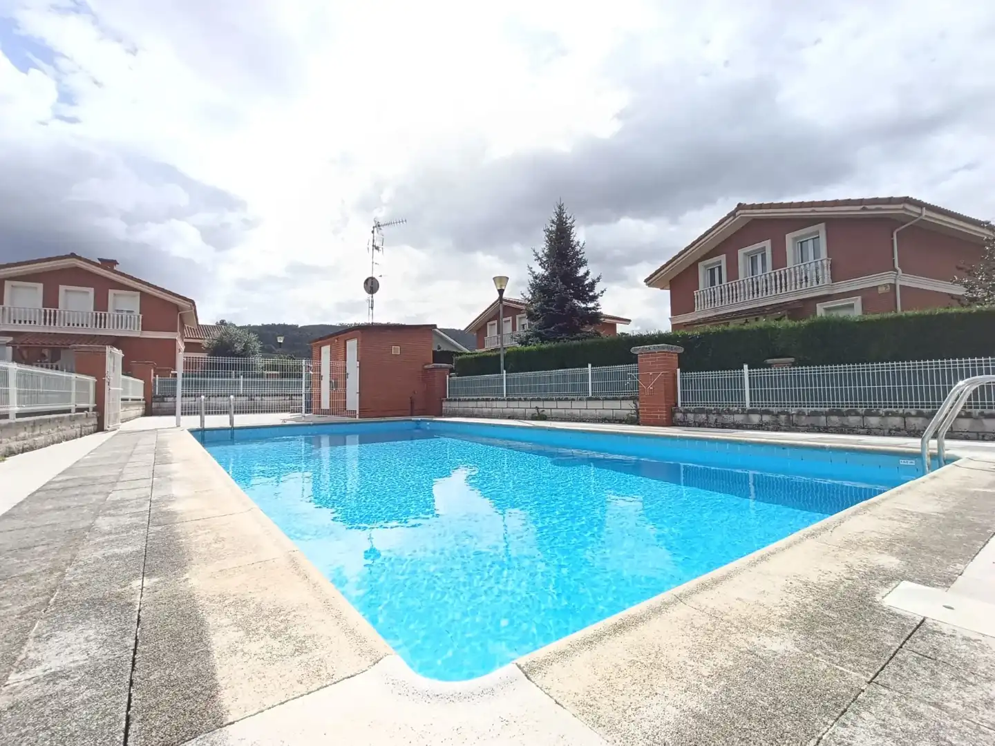 Xalet amb terrassa en venda a Barrio Pomar 2