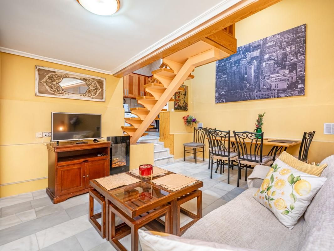 Living room of Duplex for sale in  Madrid Capital  with Terrace, Furnished and Balcony