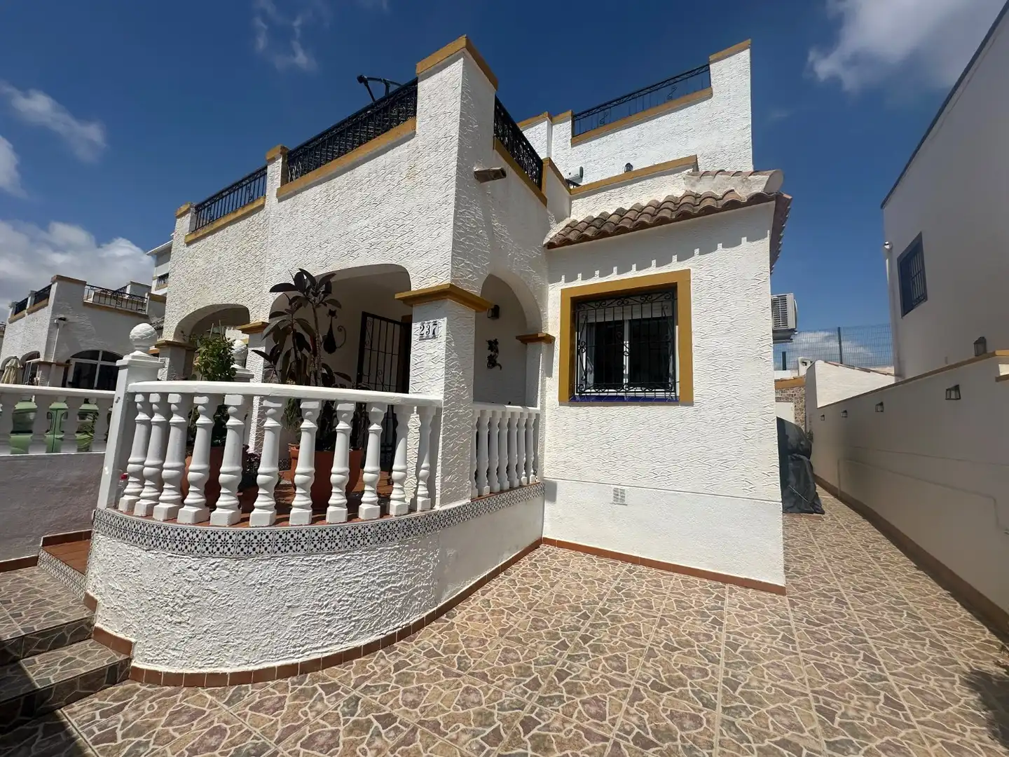 Vista exterior de Casa adosada en venta en Orihuela con Aire acondicionado, Piscina y Amueblado