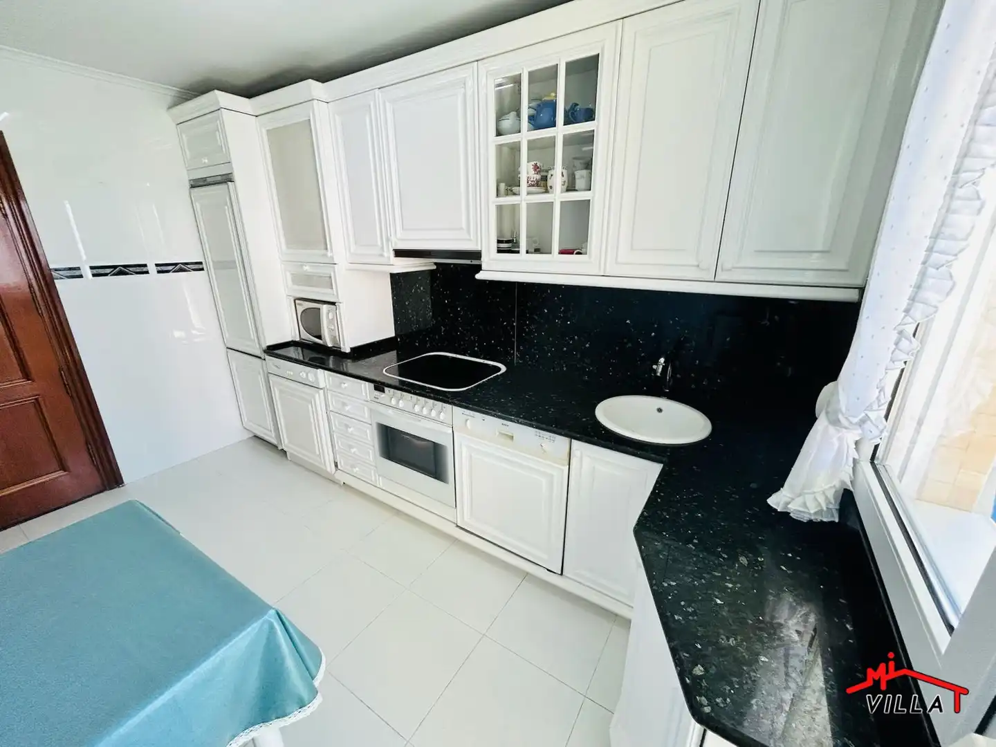 Cocina de Piso en venta en Laredo con Calefacción, Terraza y Amueblado