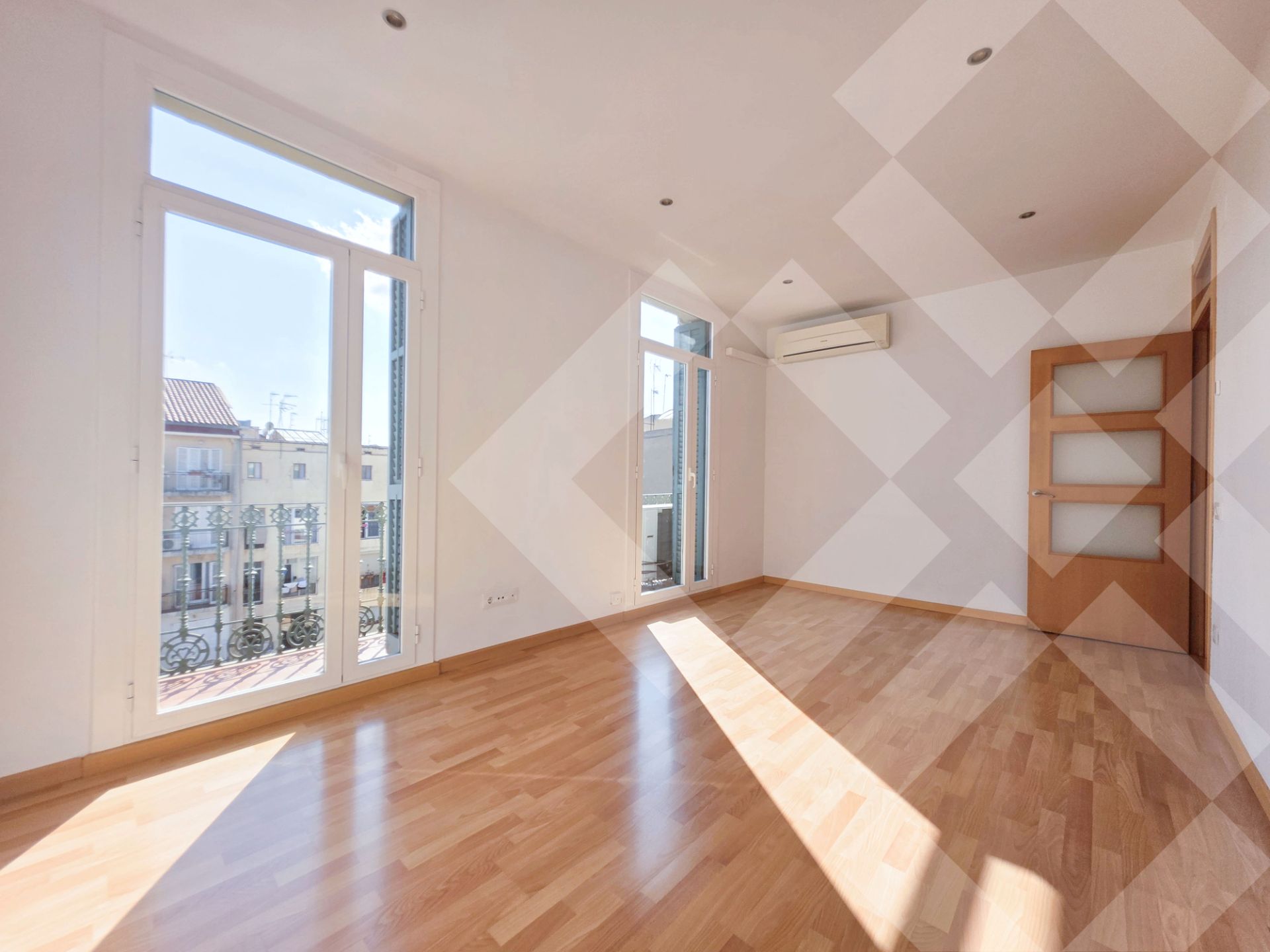 Bedroom of Flat to rent in  Barcelona Capital  with Air Conditioner, Heating and Parquet flooring