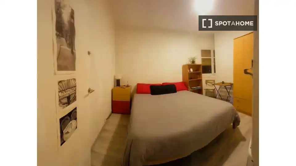 Bedroom of Flat for share in Madrid  with Air Conditioner, Heating and Furnished