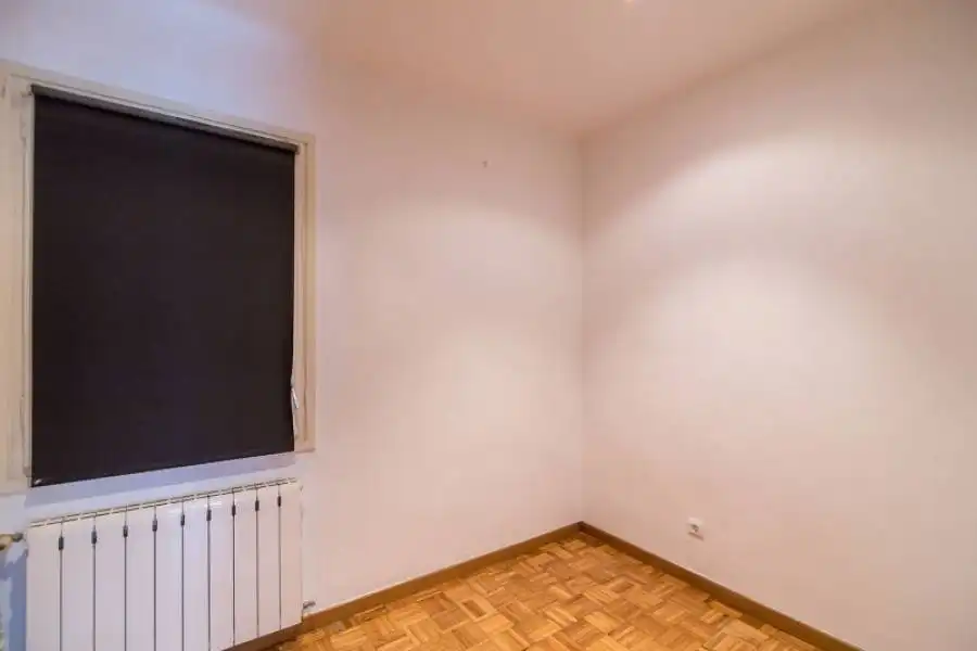 Piso en venta en Barcelona con Calefacción y Parquet