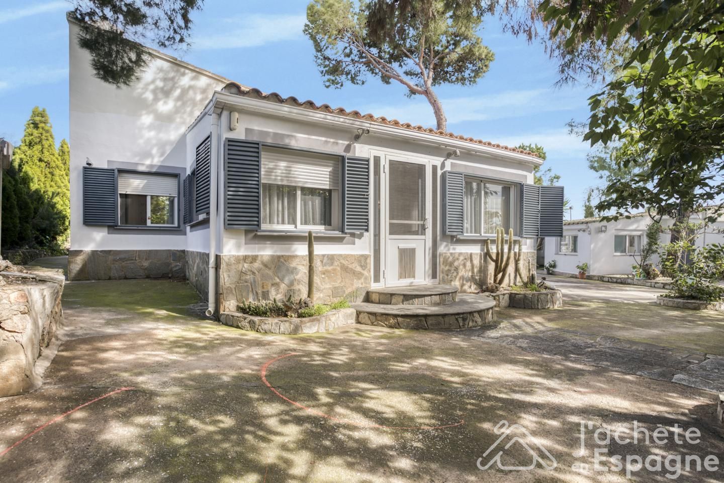 Vista exterior de Finca rústica en venda en Alfara de la Baronia amb Aire condicionat, Calefacció i Jardí privat