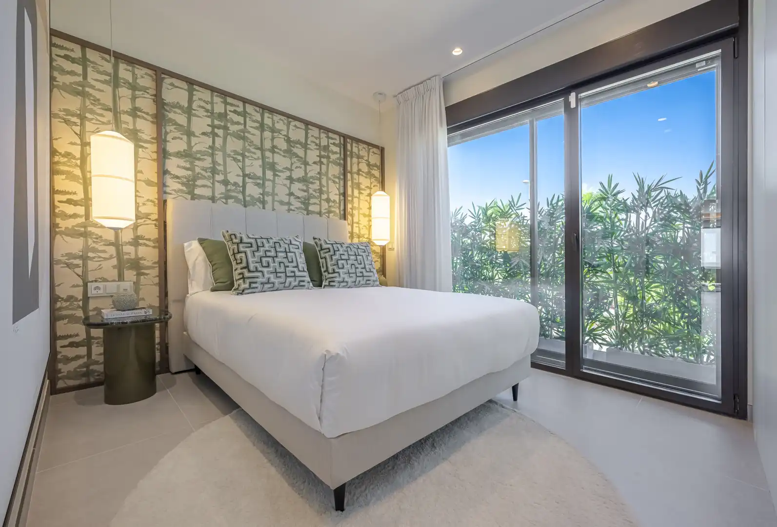 Dormitori de Apartament en venda en Estepona amb Aire condicionat, Terrassa i Traster