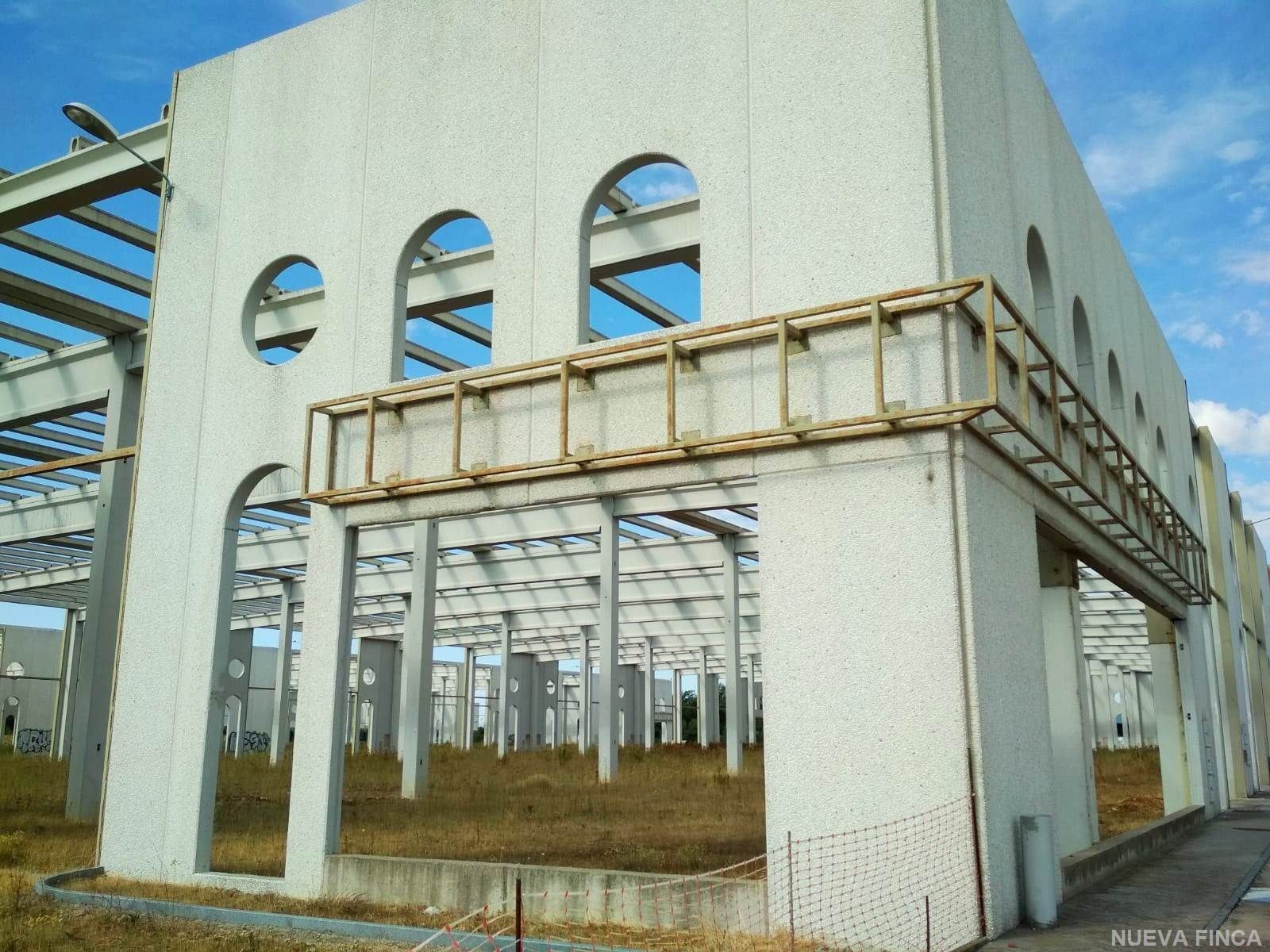 Vista exterior de Nave industrial en venta en Burgos Capital