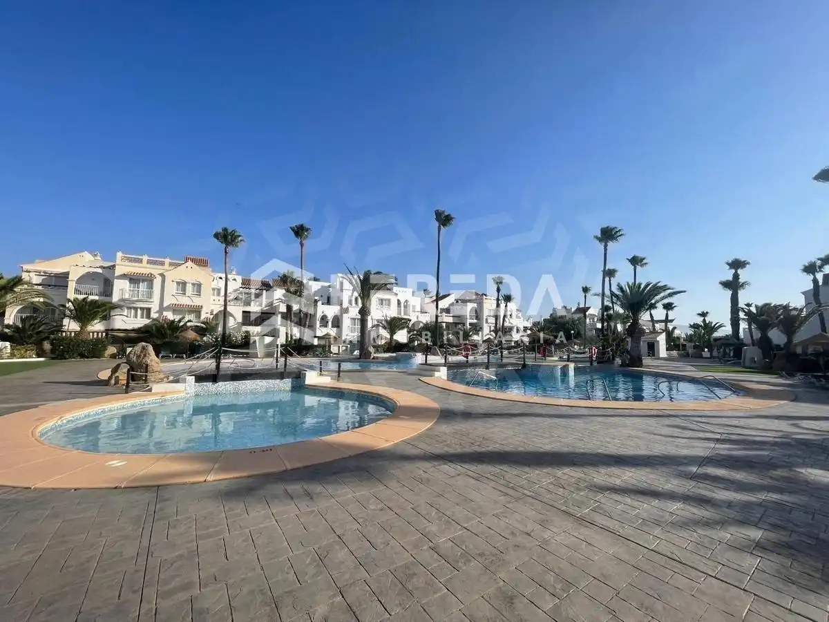 Vista exterior de Apartamento en venta en Roquetas de Mar con Aire acondicionado, Jardín privado y Terraza