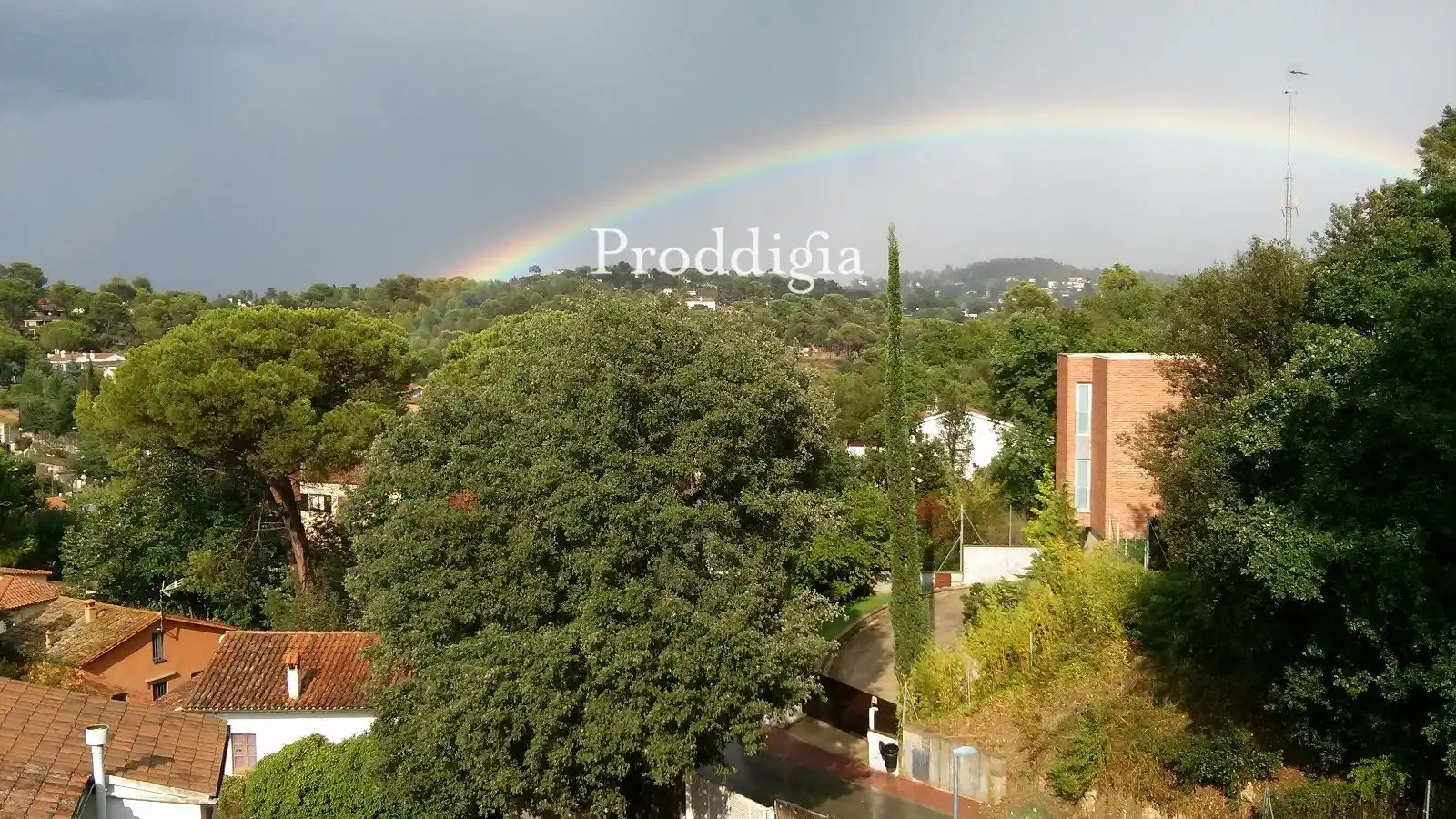 Vista exterior de Edifici en venda en Sant Cugat del Vallès