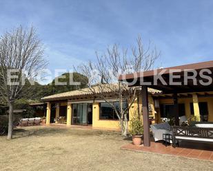 Vista exterior de Casa o xalet de lloguer en Sant Vicenç de Montalt amb Aire condicionat i Piscina