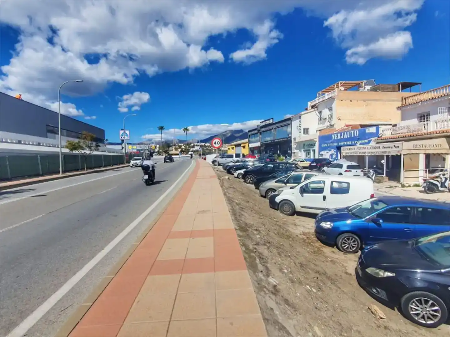 Vista exterior de Nave industrial en venta en Nerja
