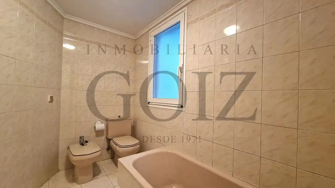 Baño de Piso en venta en Donostia - San Sebastián  con Calefacción y Balcón