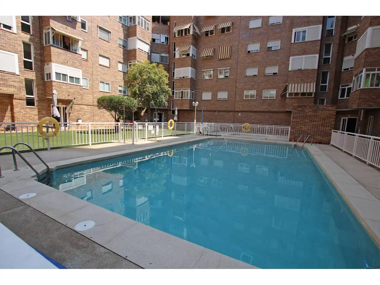 Piscina de Pis en venda en Coslada amb Terrassa, Traster i Piscina comunitària