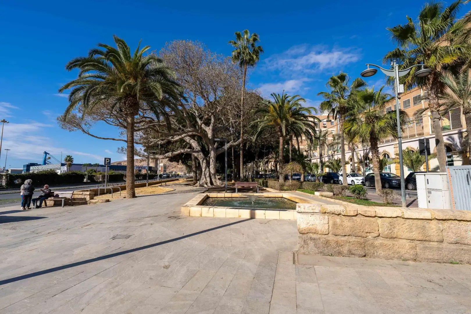 Außenansicht von Wohnung zum Verkauf in Almería mit Klimaanlage, Heizung und Balkon
