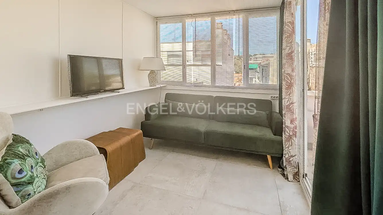 Sala d'estar de Àtic de lloguer en Sitges amb Aire condicionat, Calefacció i Terrassa