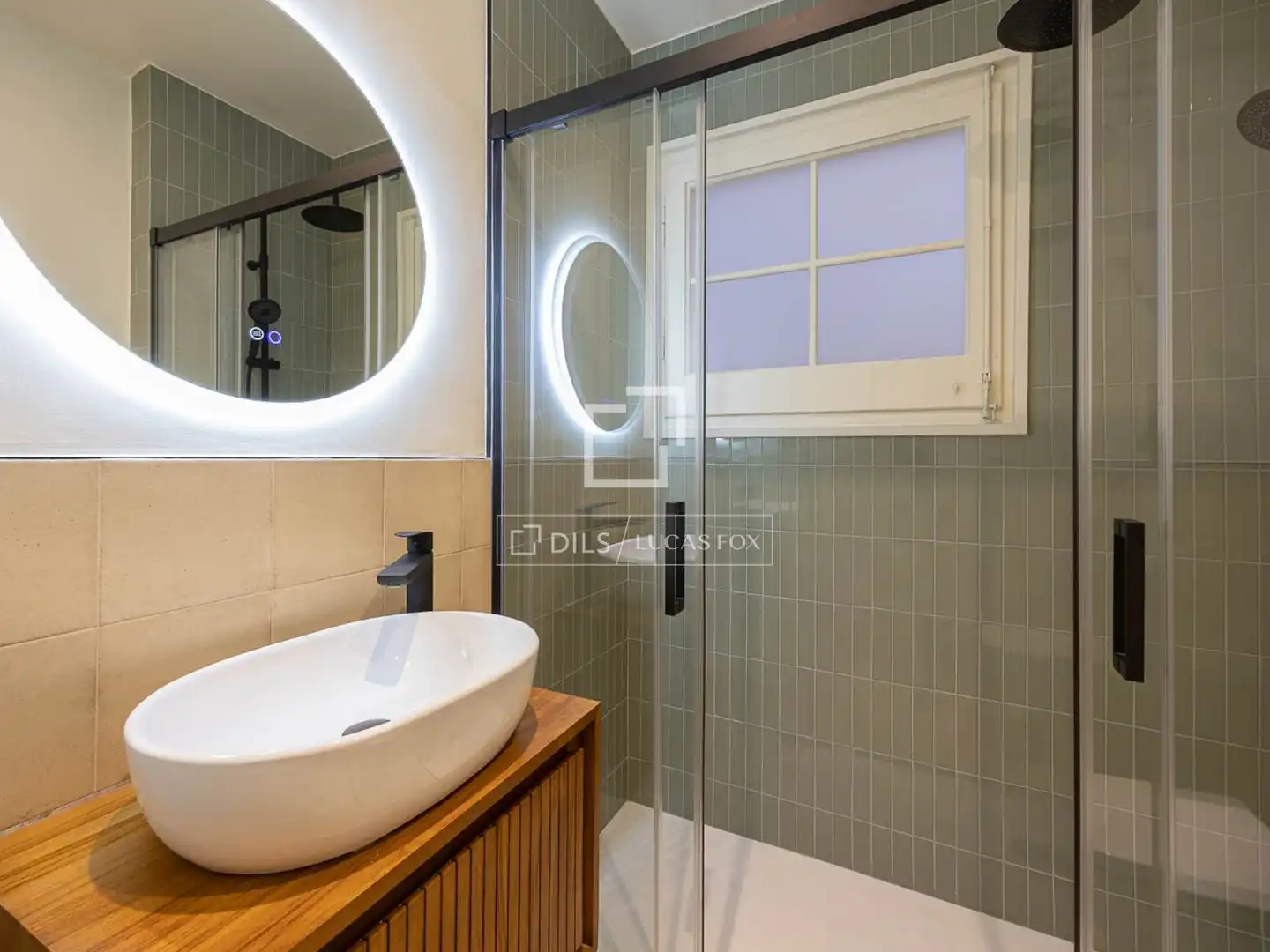 Baño de Piso en venta en Barcelona con Aire acondicionado, Terraza y Amueblado